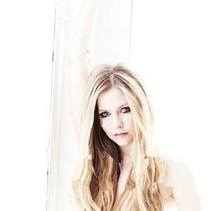 avrillavigne nude|Avril Lavigne Nude & Sexy Collection (150 Photos